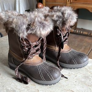 London Fog Womens 2 tone brown Snowboot NWT Size 6